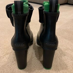 Sorel healed snow boots